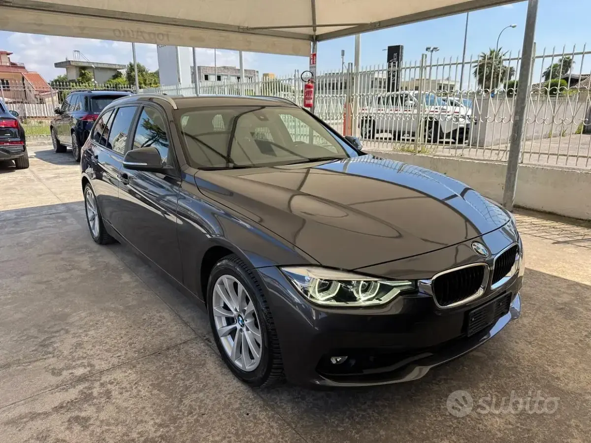 Usata BMW 318 Luxury Line 150 CV (110 kW) 2019 Grigio Station wagon