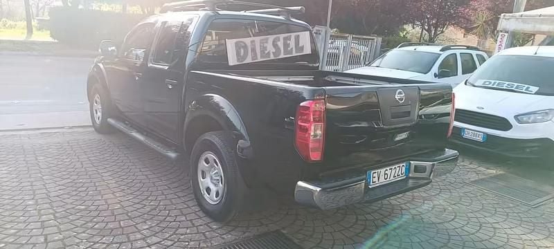 Second-hand Nissan Navara 190 CP (139 kW) 2014 Negru Pickup