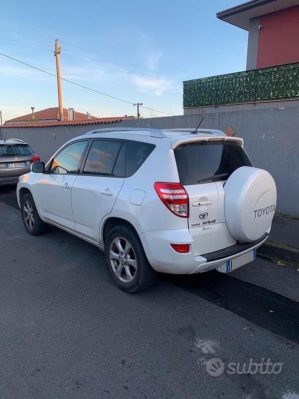 Usata Toyota RAV4 150 CV (110 kW) 2011 Bianco SUV