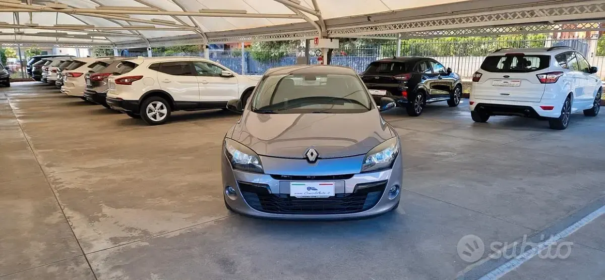 Usata Renault Mégane III 110 CV (80 kW) 2011 Grigio Utilitaria