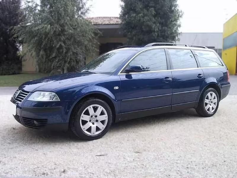 Usata VW Passat 130 CV (95 kW) 2002 Blu Berlina
