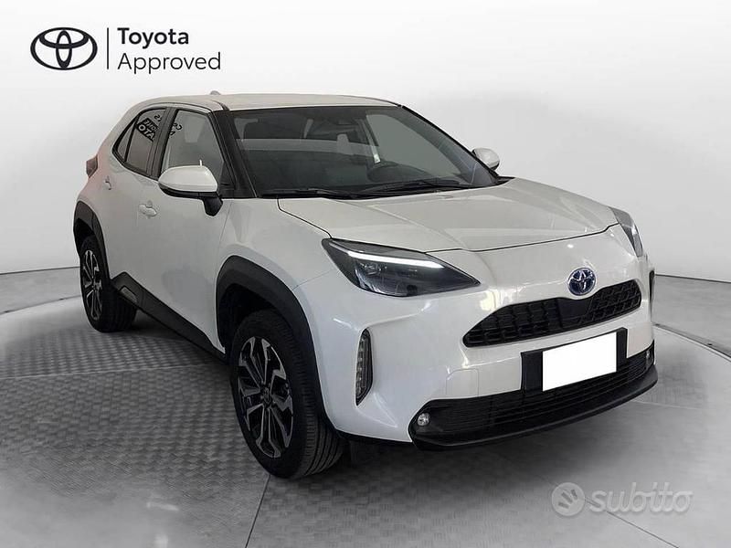 Usata Toyota Yaris Cross Trend 116 CV (85 kW) 2022 Pearl white SUV