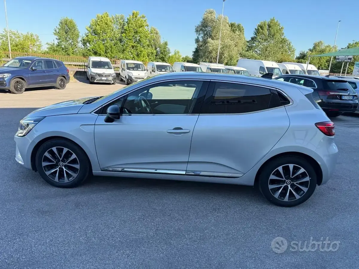 Usata Renault Clio V Techno 91 CV (66 kW) 2023 Grigio Berlina