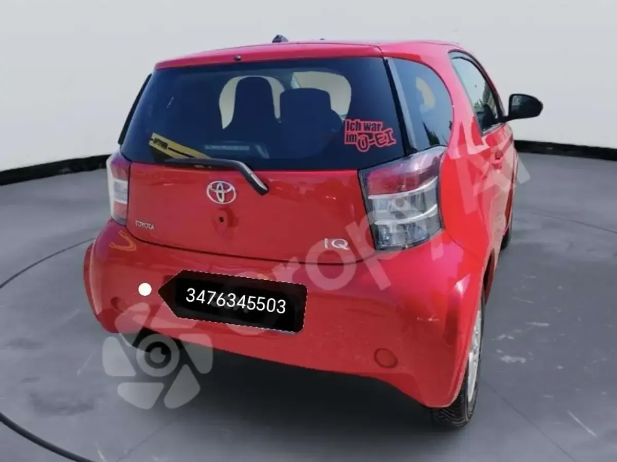 Usata Toyota iQ Sol 68 CV (50 kW) 2009 Rossa Utilitaria