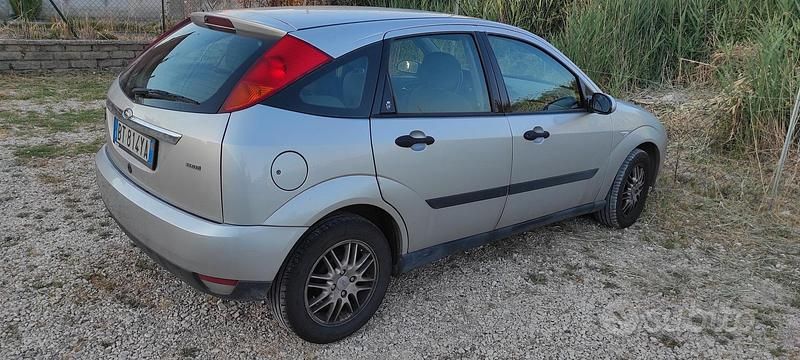 Usata 2001 Ford Focus Due volumi | 600 € (Super prezzo) - Immagine 1/4