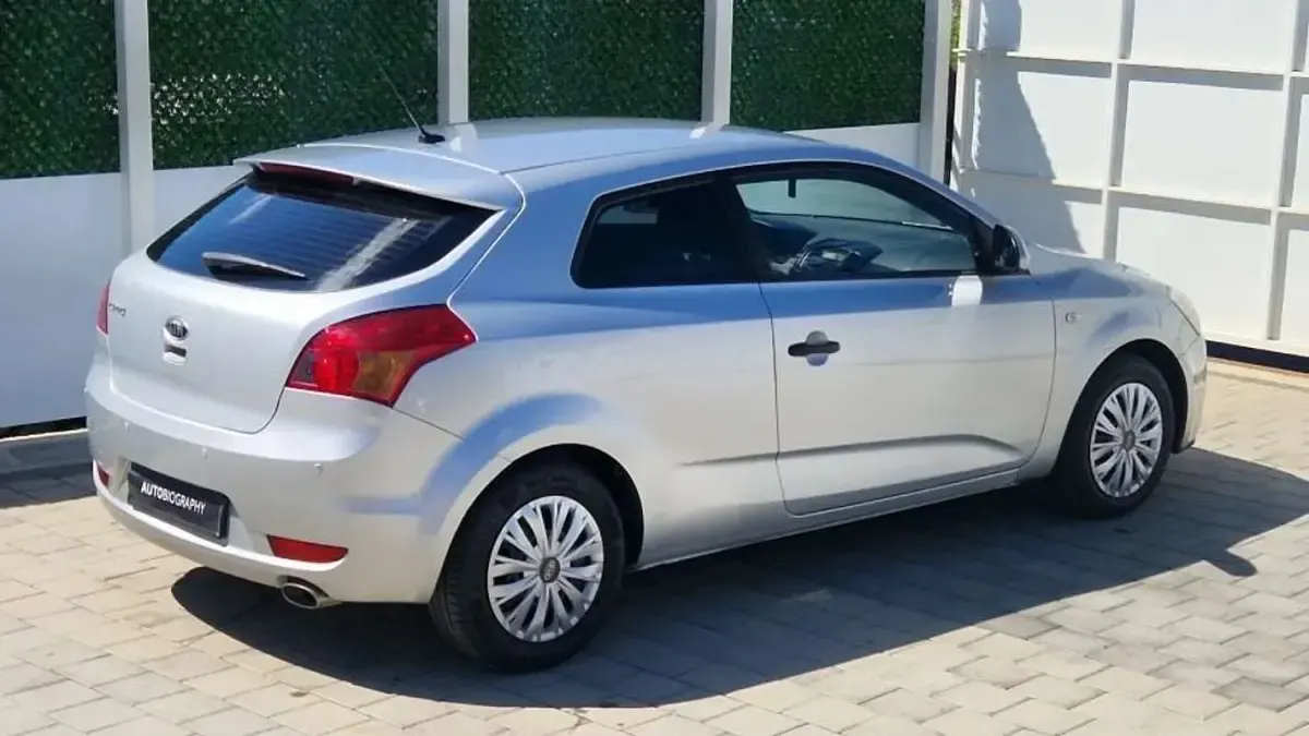 Begagnad Kia Ceed Active 105 HK (77 kW) 2009 Halvkombi