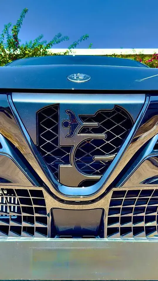 Nuova Alfa Romeo GT Junior Edizione Speciale 136 CV (100 kW) 2026 Nero SUV