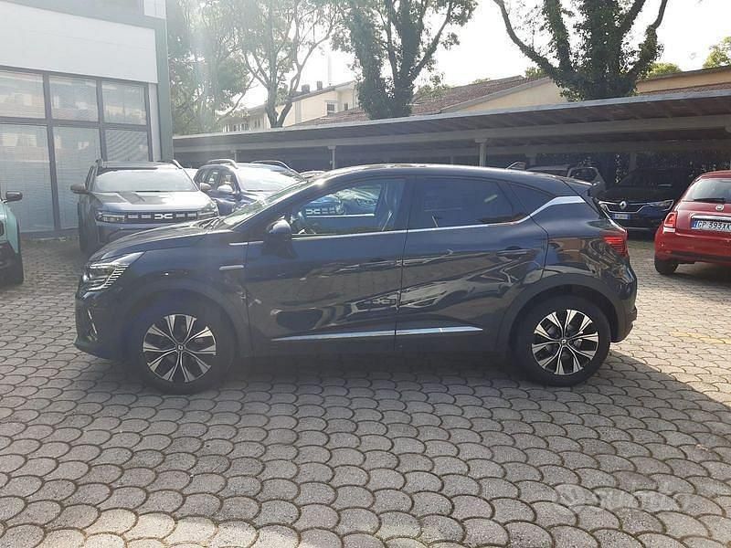 Second-hand Renault Captur Techno 90 CP (66 kW) 2023 Gri SUV