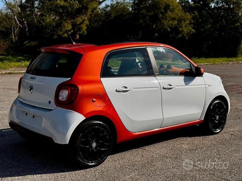 Usata Smart ForFour 90 CV (66 kW) 2016 Bianco Utilitaria