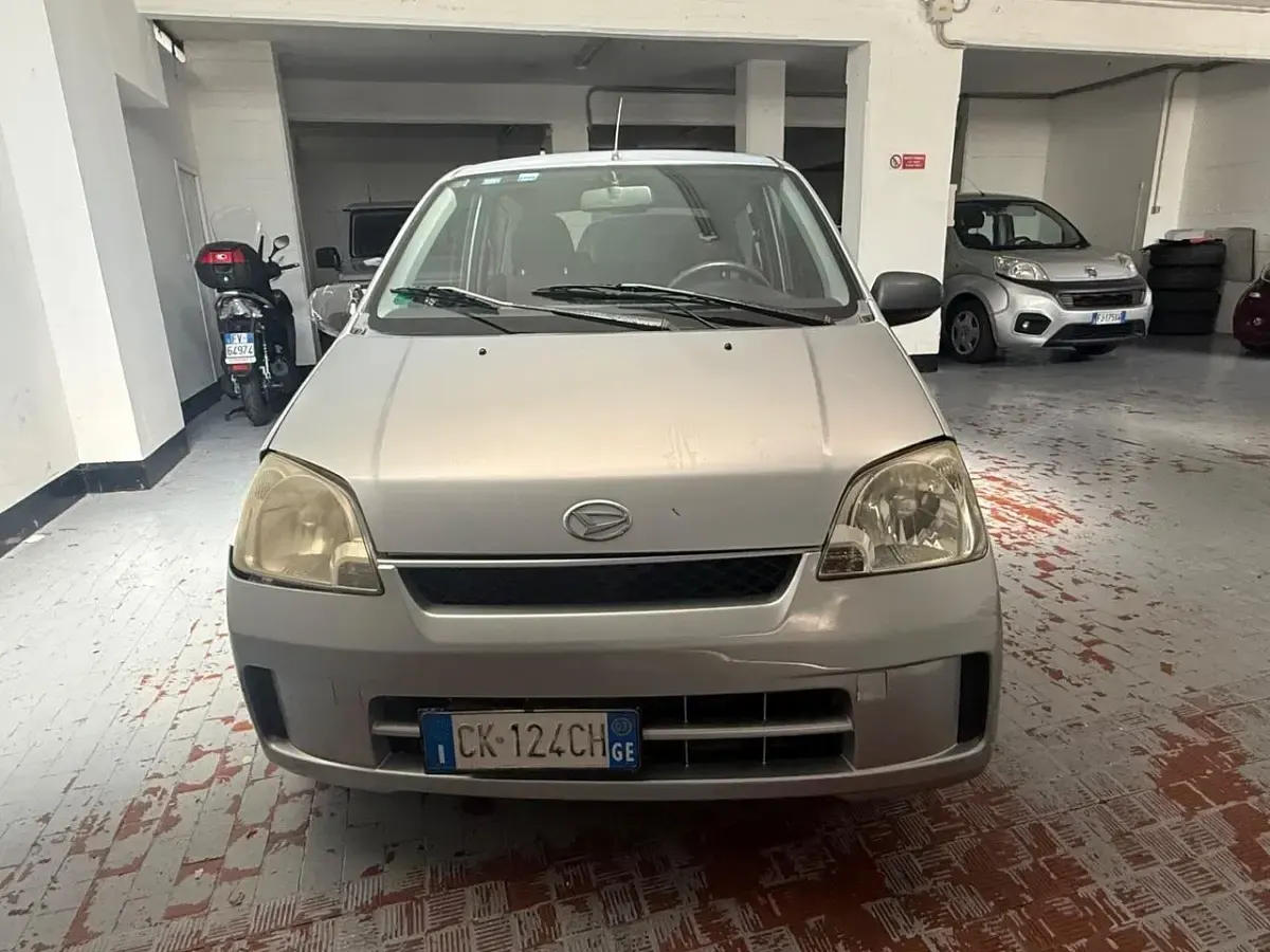 Usata Daihatsu Cuore 58 CV (42 kW) 2003 Argento Utilitaria