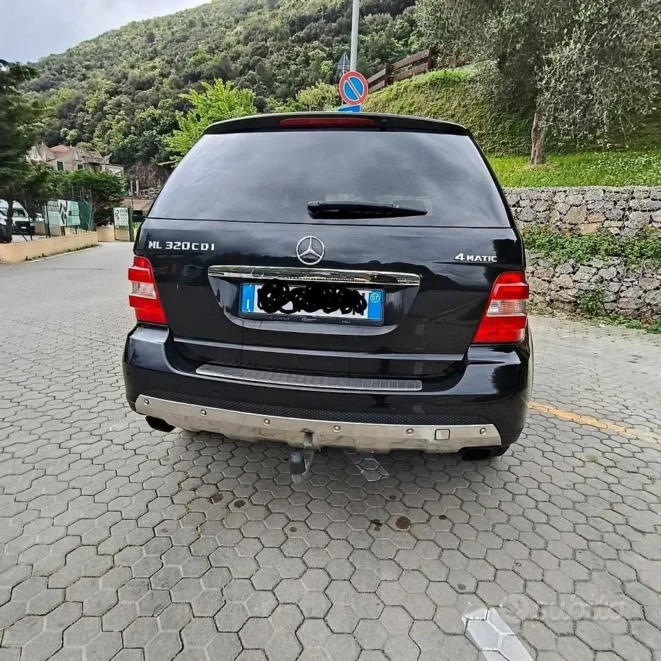 Usata Mercedes ML320 190 CV (139 kW) 2007 Nero SUV