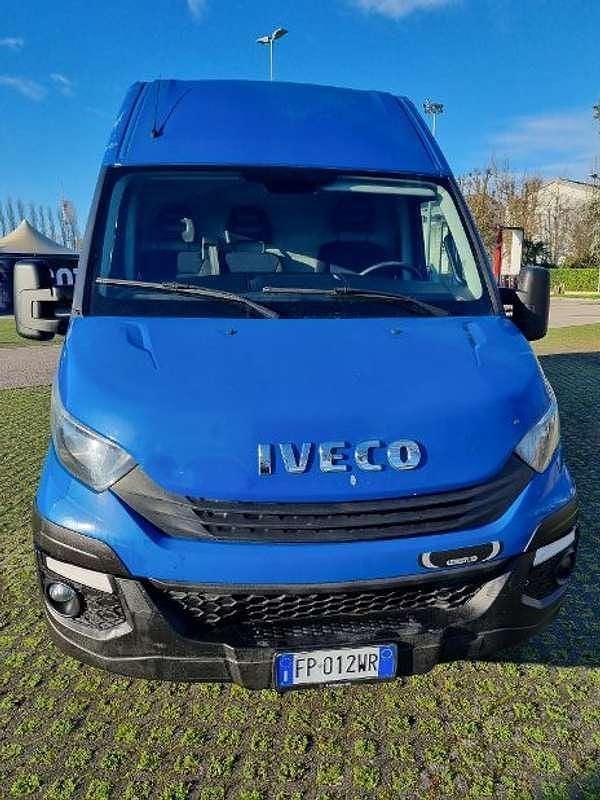 Usata Iveco Daily 140 CV (102 kW) 2018 Blu/azzurro Furgone