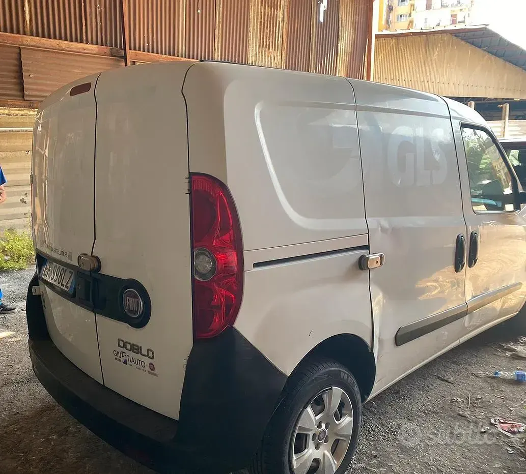Usata Fiat Doblò 105 CV (77 kW) 2011 Bianco Monovolume