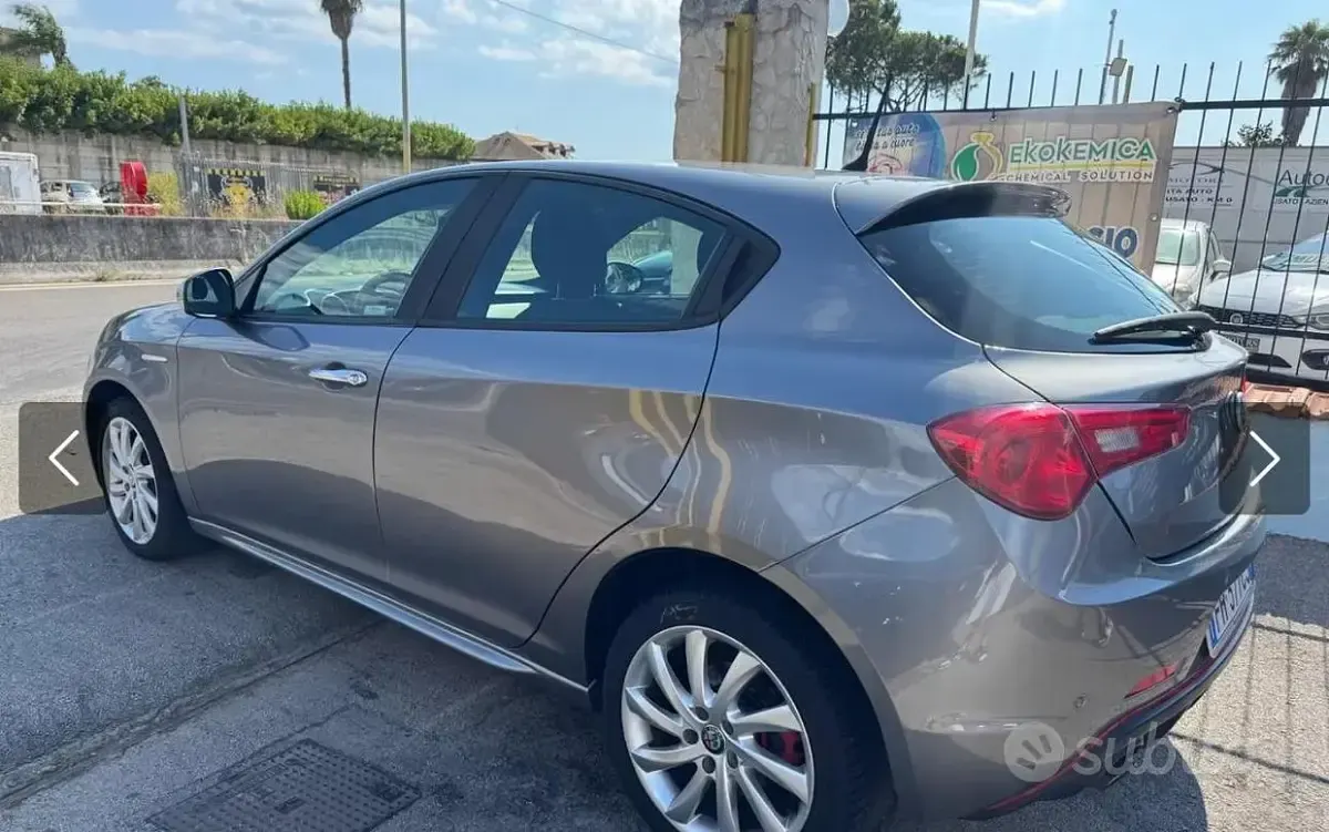 Usata Alfa Romeo Giulietta 120 CV (88 kW) 2017 Grigio Utilitaria