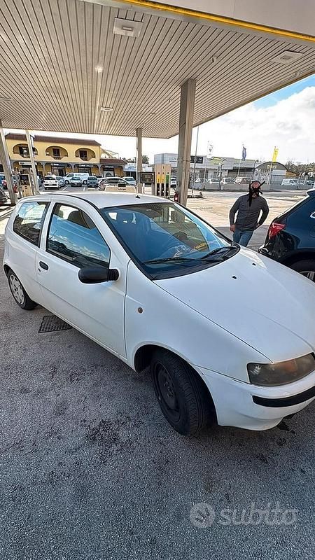 Usata Fiat Punto 60 CV (44 kW) 2001 Utilitaria