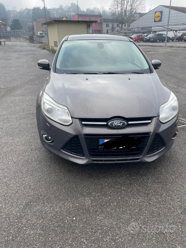 Usata Ford Focus 105 CV (77 kW) 2011 Grigio Berlina