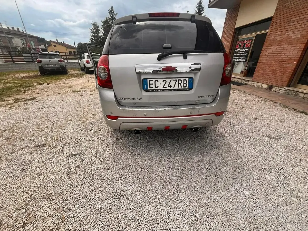 Usata Chevrolet Captiva 127 CV (93 kW) 2010 Grigio SUV