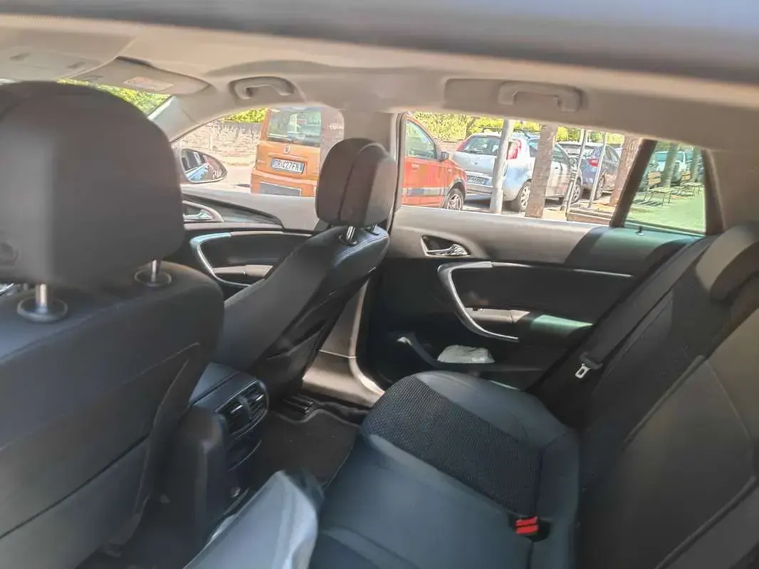 Usata Opel Insignia 140 CV (102 kW) 2014 Nero Station wagon