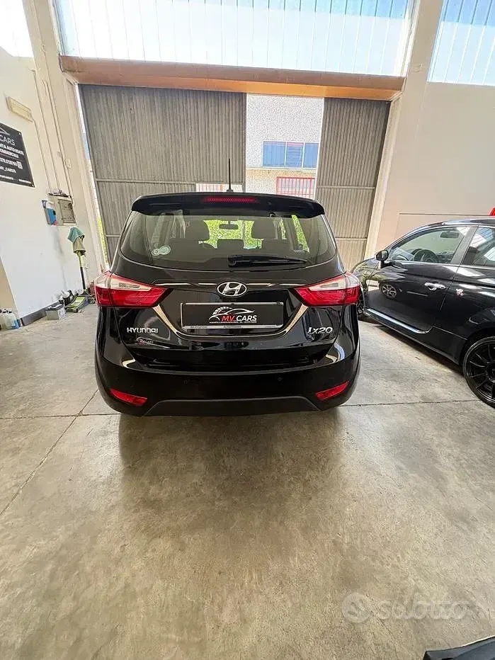 Usata Hyundai ix20 Xpossible 90 CV (66 kW) 2016 Nero Utilitaria