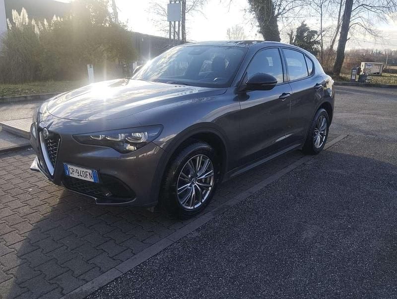 Usata Alfa Romeo Stelvio Super 210 CV (154 kW) 2023 Grigio vesuvio SUV