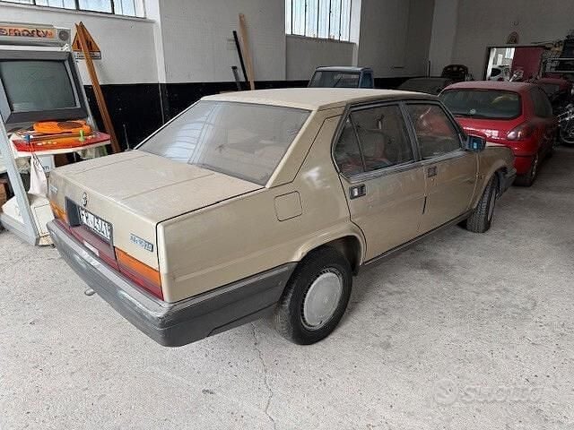 Usata Alfa Romeo 90 127 CV (93 kW) 1986 Marrone Berlina