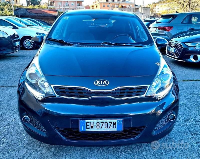Usata Kia Rio Active 75 CV (55 kW) 2014 Grigio Berlina