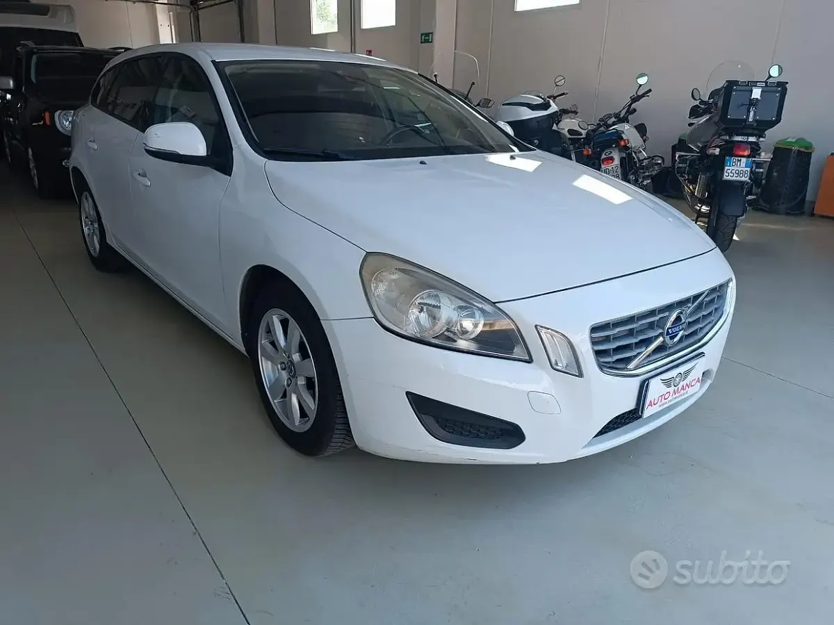 Usata Volvo V60 Summum 115 CV (84 kW) 2013 Bianco Station wagon