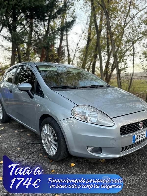 Grigio Usata 2009 Fiat Grande Punto Due volumi | 3600 € (Buon prezzo) - Immagine 1/4