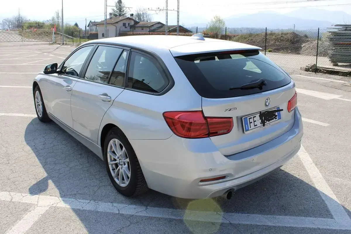 Usata BMW 318 Advantage 150 CV (110 kW) 2016 Grigio Station wagon