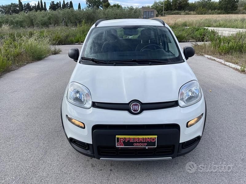 Usata Fiat Panda 4x4 S 85 CV (62 kW) 2020 Bianco Utilitaria