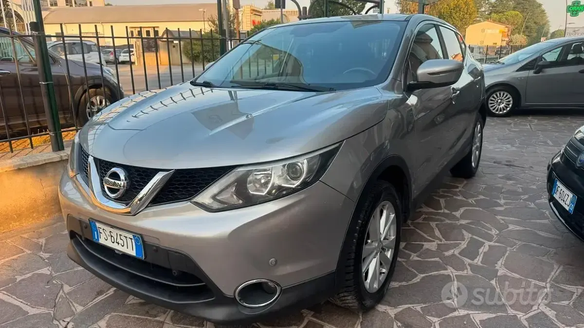 Usata Nissan Qashqai 131 CV (96 kW) 2018 Grigio SUV