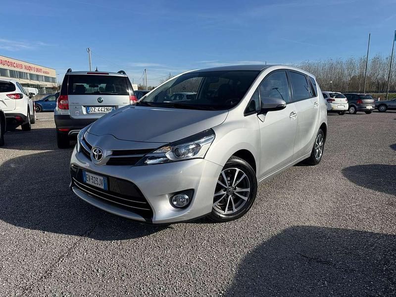 Argento Usata 2014 Toyota Verso Active Monovolume | 8800 € - Immagine 1/4