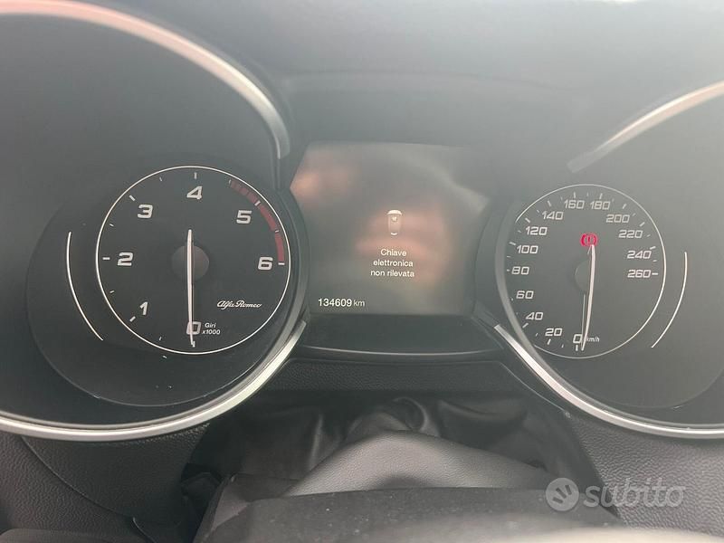 Usata Alfa Romeo Stelvio Super 180 CV (132 kW) 2017 Beige SUV