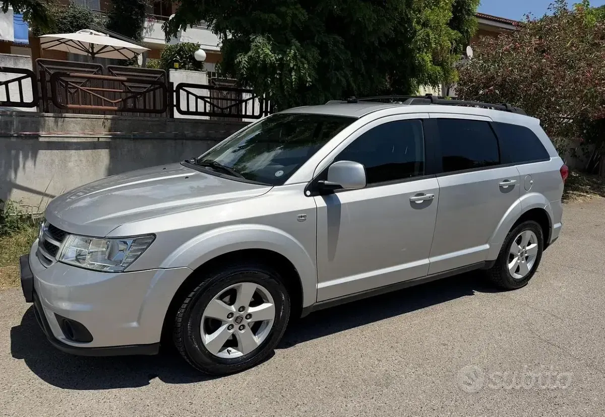 Usata Fiat Freemont Urban 140 CV (102 kW) 2014 Grigio SUV