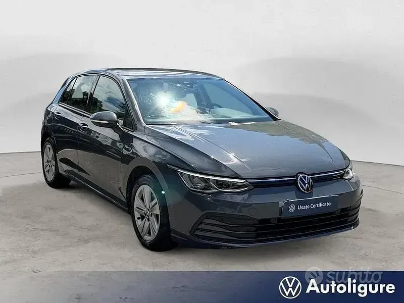 Usata VW Golf VIII Life 110 CV (80 kW) 2022 Grigio Berlina