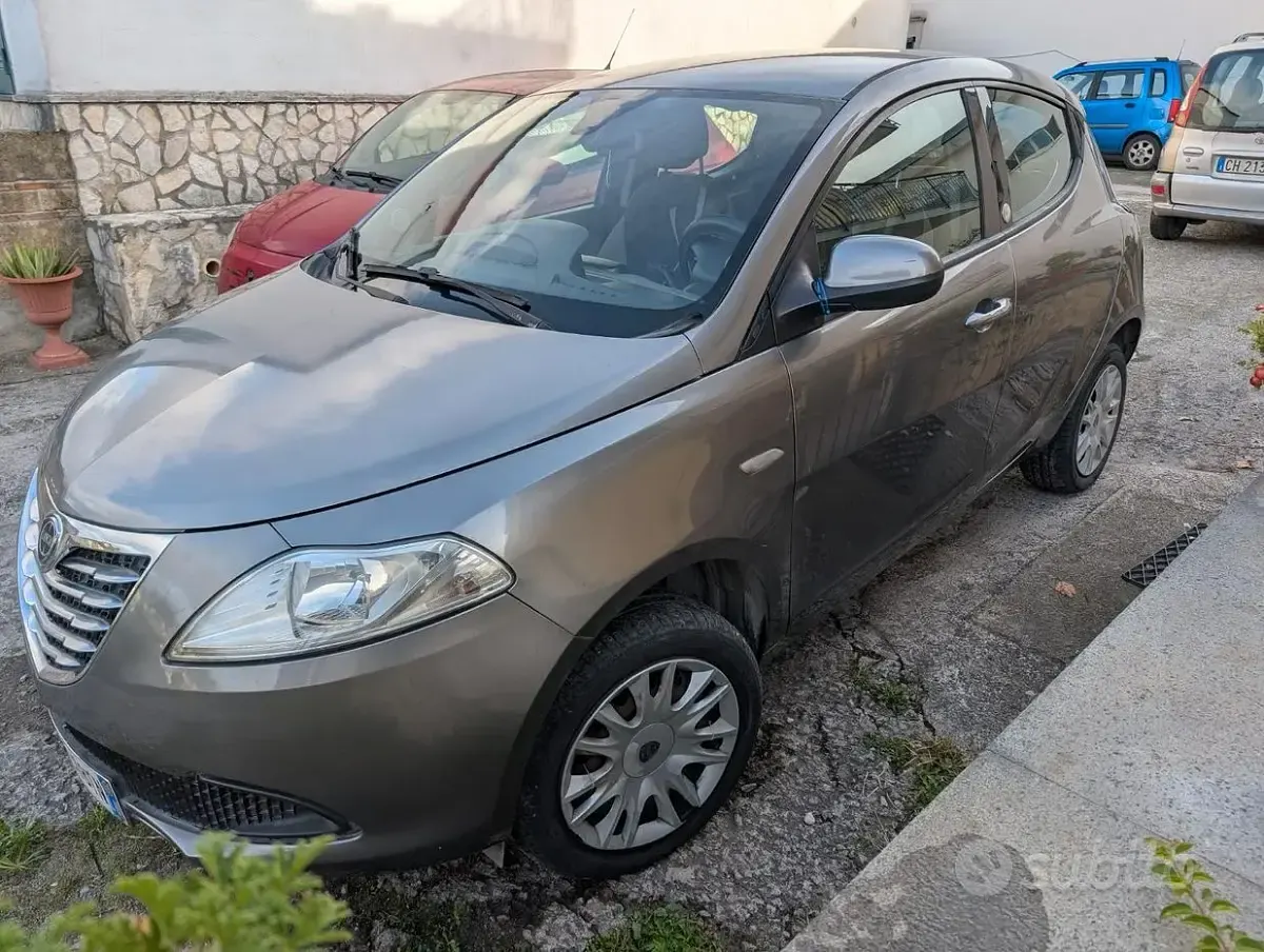 Usata Lancia Ypsilon 80 CV (58 kW) 2013 Grigio Utilitaria