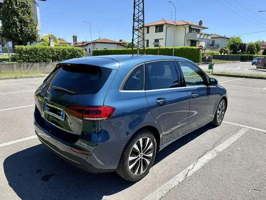 Usata Mercedes B160 Business 109 CV (80 kW) 2022 Bluazzurro Utilitaria