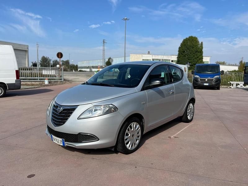 Usata Lancia Ypsilon Silver 95 CV (69 kW) 2012 Grigio Utilitaria
