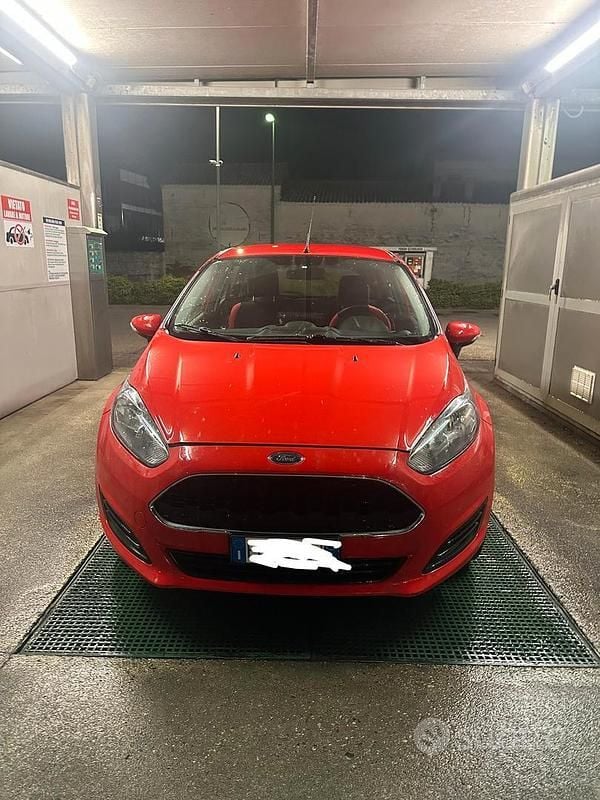 Usata Ford Fiesta 60 CV (44 kW) 2016 Berlina