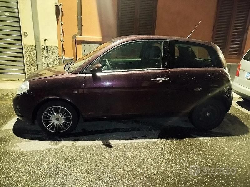 Usata Lancia Ypsilon 60 CV (44 kW) 2014 Rosso Utilitaria