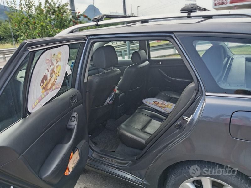 Usata Toyota Avensis 150 CV (110 kW) 2006 Grigio Station wagon