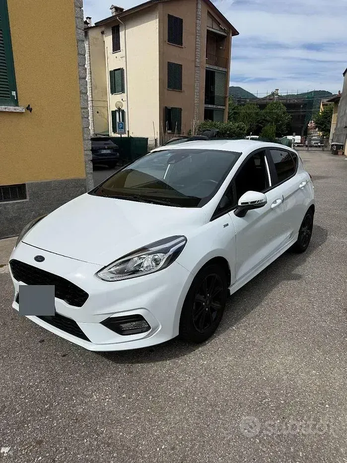 Usata Ford Fiesta 86 CV (63 kW) 2018 Bianco Utilitaria