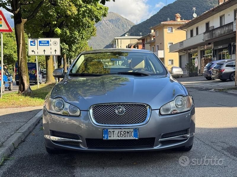 Usata Jaguar XF Premium Luxury 207 CV (152 kW) 2009 Argento Berlina