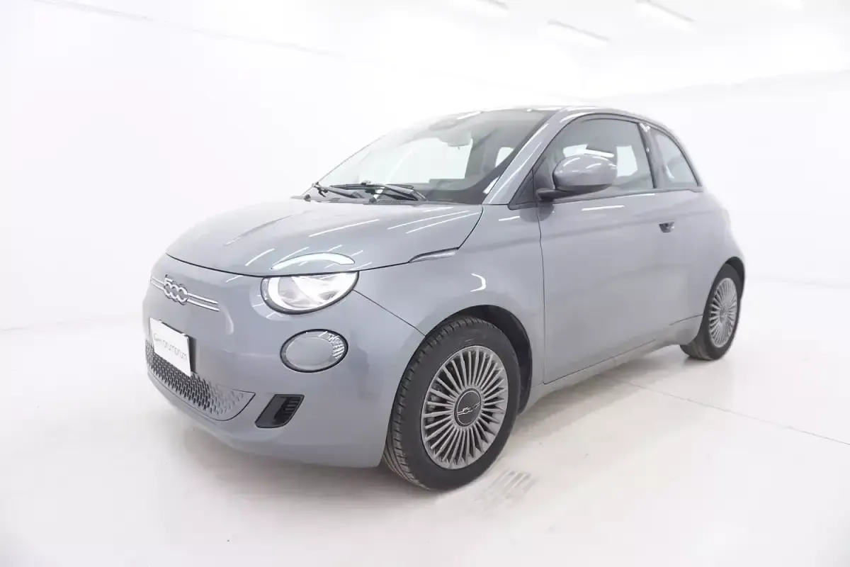 Usata Fiat 500e Icon 42 kW (58 CV) 2022 Grigiogrigio Utilitaria