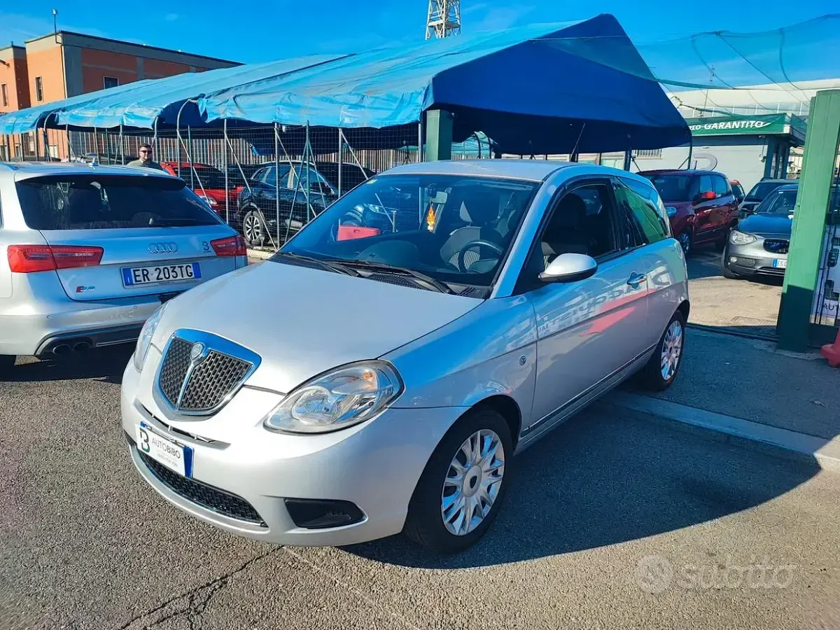 Usata Lancia Ypsilon 60 CV (44 kW) 2008 Grigio Utilitaria