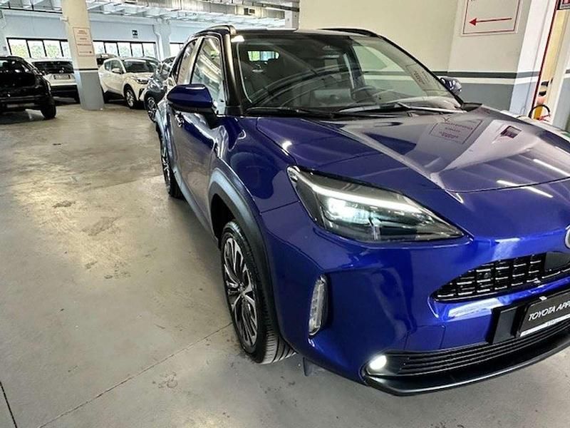 Usata Toyota Yaris Cross Lounge 92 CV (67 kW) 2024 Juniper blu SUV