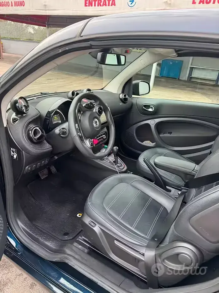 Usata Smart ForTwo Electric Drive Prime 41 kW (56 CV) 2022 Blu Cabrio