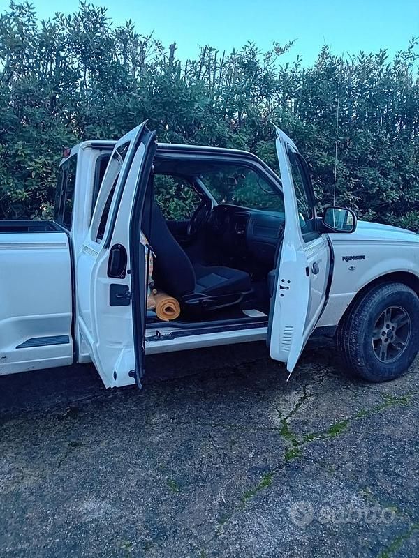 Usata Ford Ranger 143 CV (105 kW) 2012 Bianco Pick-up