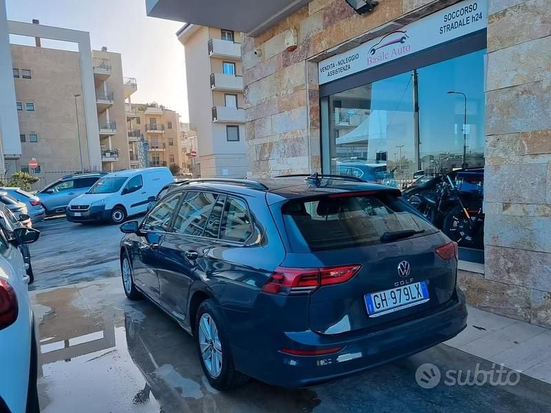 Usata VW Golf VIII Life 116 CV (85 kW) 2021 Gray Station wagon