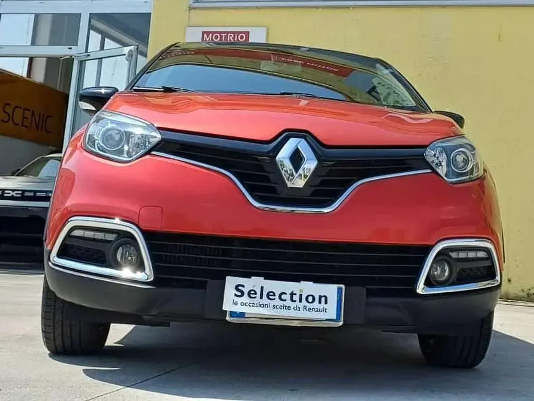Usata Renault Captur Intens 110 CV (80 kW) 2016 Rosso SUV